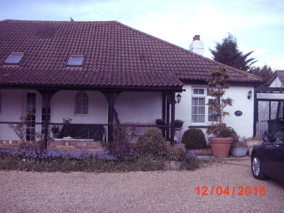 Bluebell Cottage Staines-upon-Thames Exterior photo